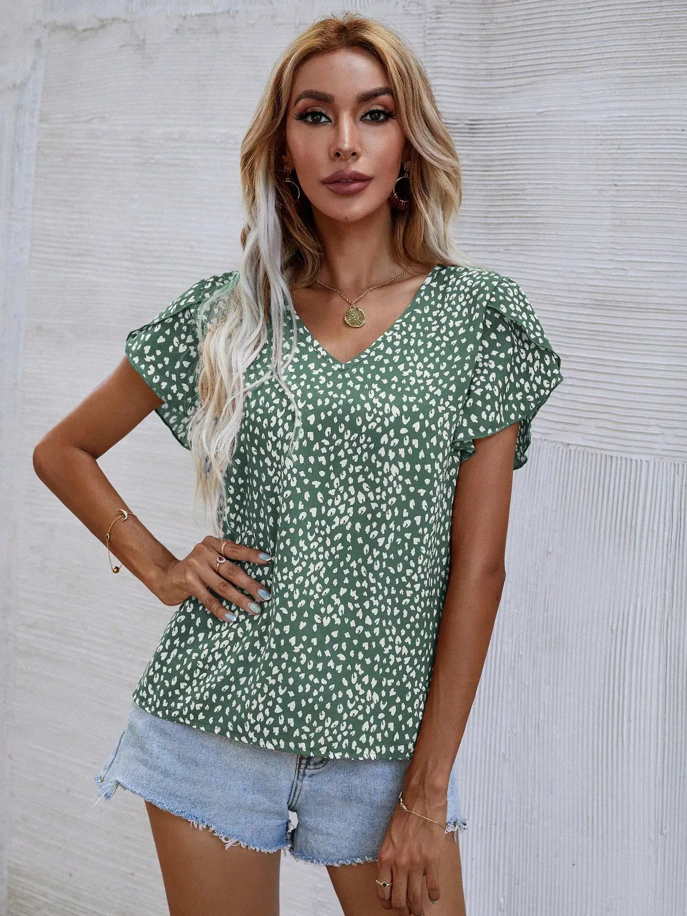 Emery Rose Women's Printed Petal Sleeve Blouse