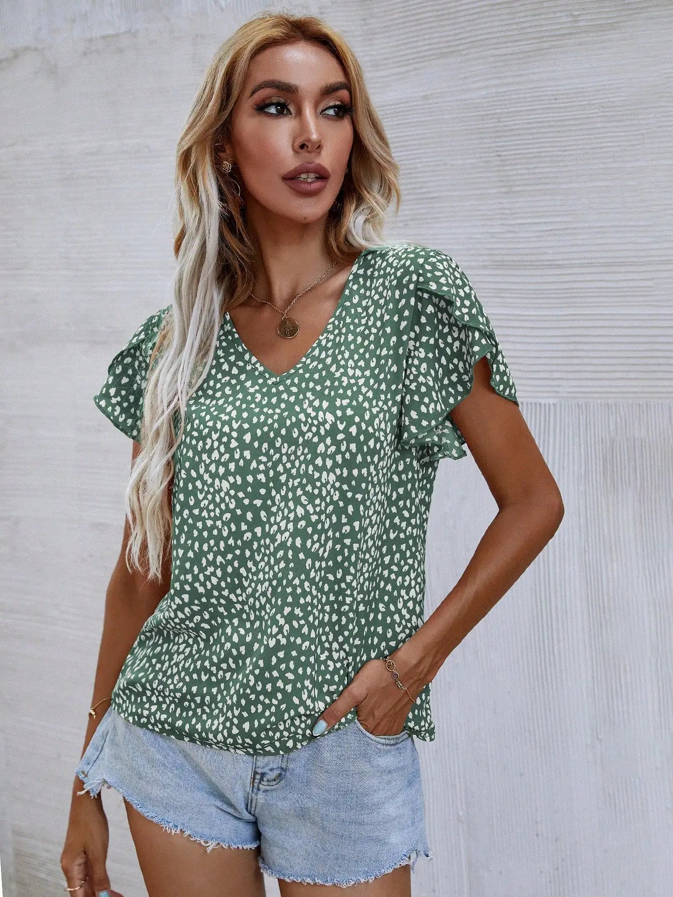 Emery Rose Women's Printed Petal Sleeve Blouse